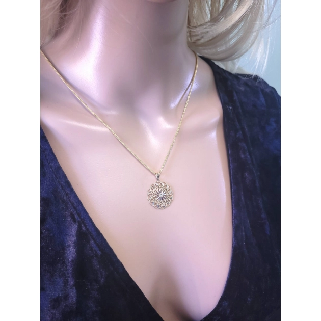 Moteriškas geltono ir balto aukso pakabukas su ažūriniais raštais 585