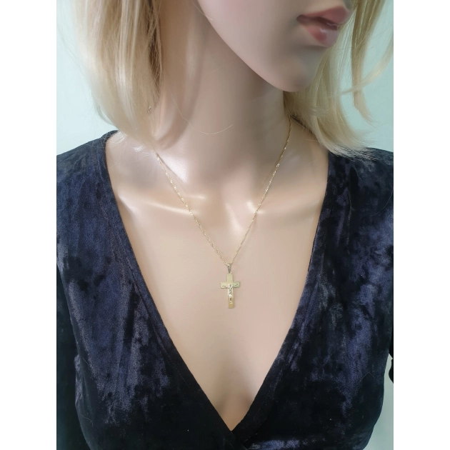 Geltono aukso pakabukas kryželis su Jėzaus atvaizdu 585