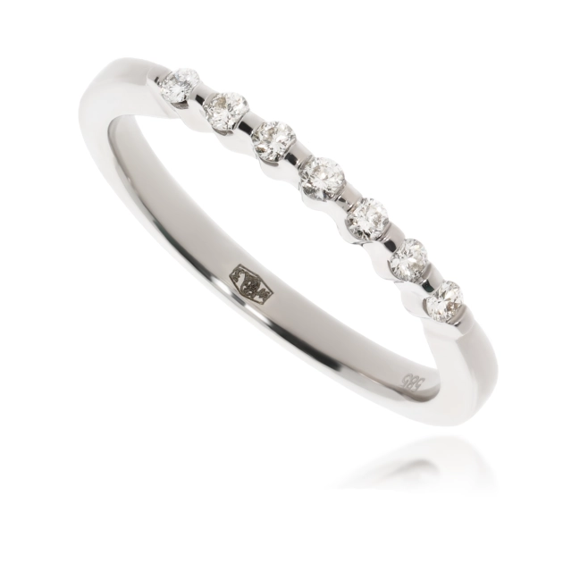 Elegantiškas moteriškas balto aukso žiedas su deimantais 585