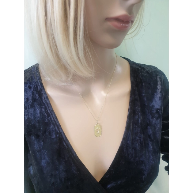 Religinis geltono aukso medalikėlis Švč. Mergelės Marijos atvaizdu 585